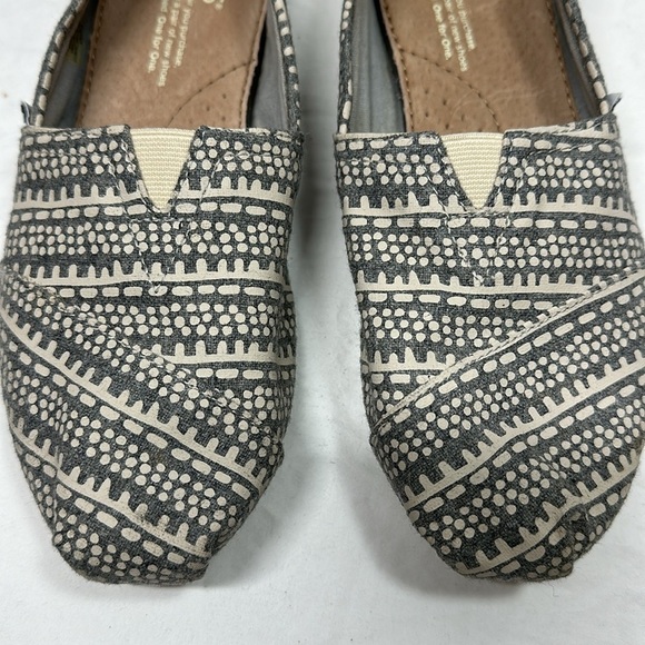 TOMS Graphic Print Slip On Shoes, 6.5 - Picture 4 of 8